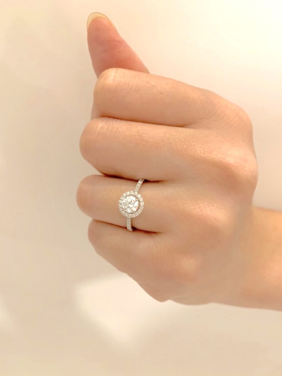 ダイヤの取り巻き　婚約指輪
