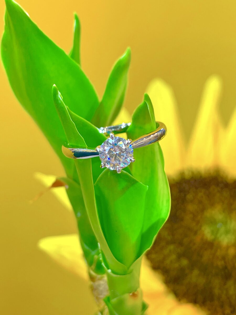大きいダイヤモンドの婚約指輪