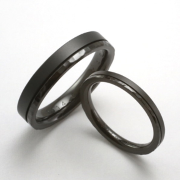 ブラックカラー　結婚指輪
金属アレルギー対応