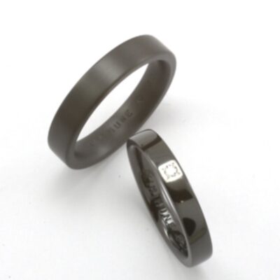 黒色の結婚指輪　ブラック